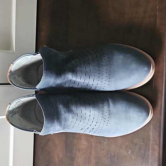 Cox blue suede booties - Picture 1 of 7